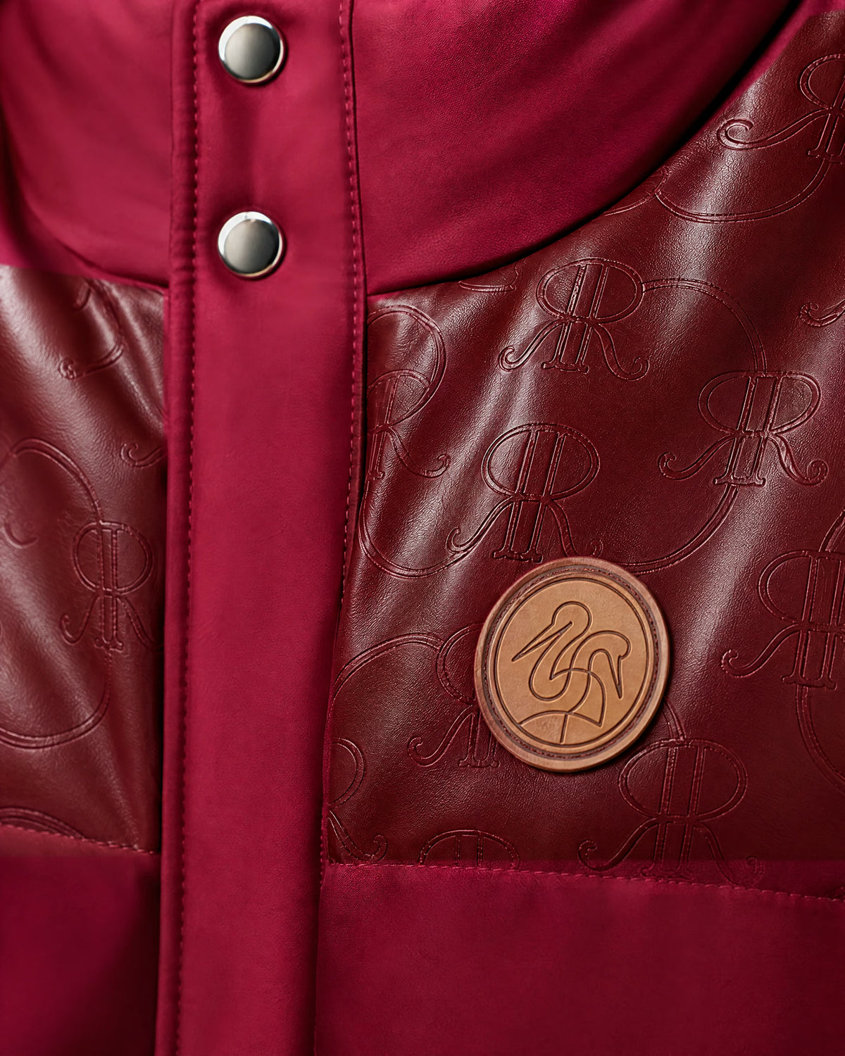 Romimi Heritage Gilet in burgundy, close-up on the fabric and Romimi branding