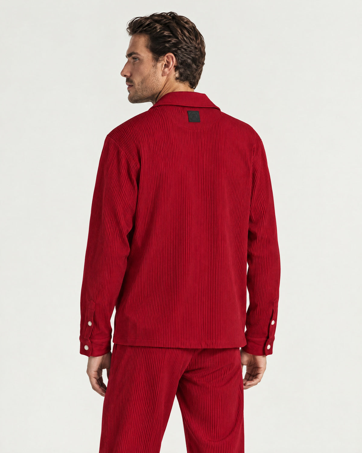 Man wearing the Romimi Pleat Shirt, back view