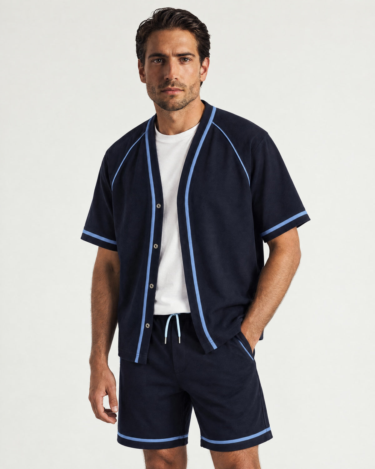 Man wearing the Romimi Léon Cotton Shirt, front view
