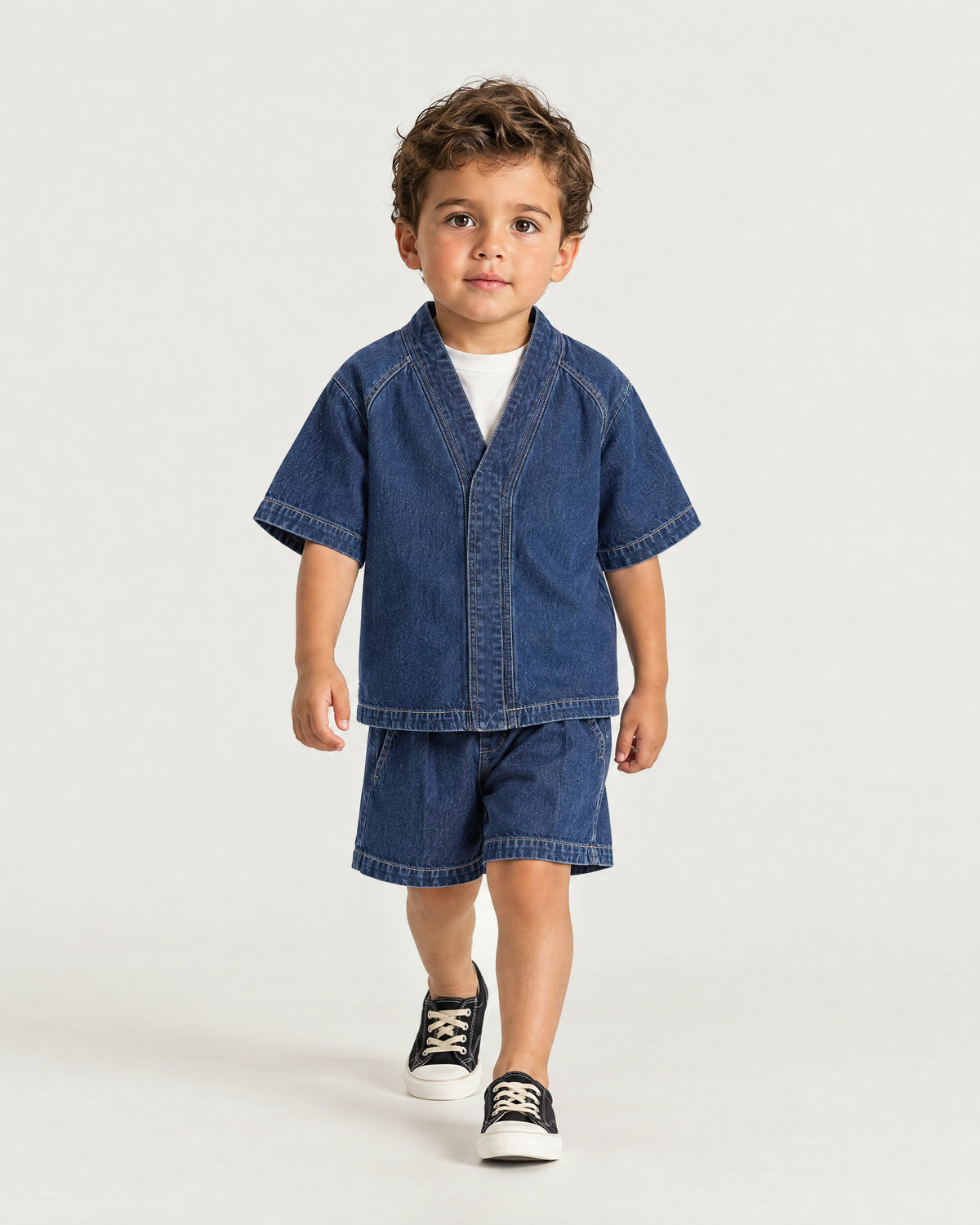 Little boy wearing the Romimi Léon Denim Short, full length