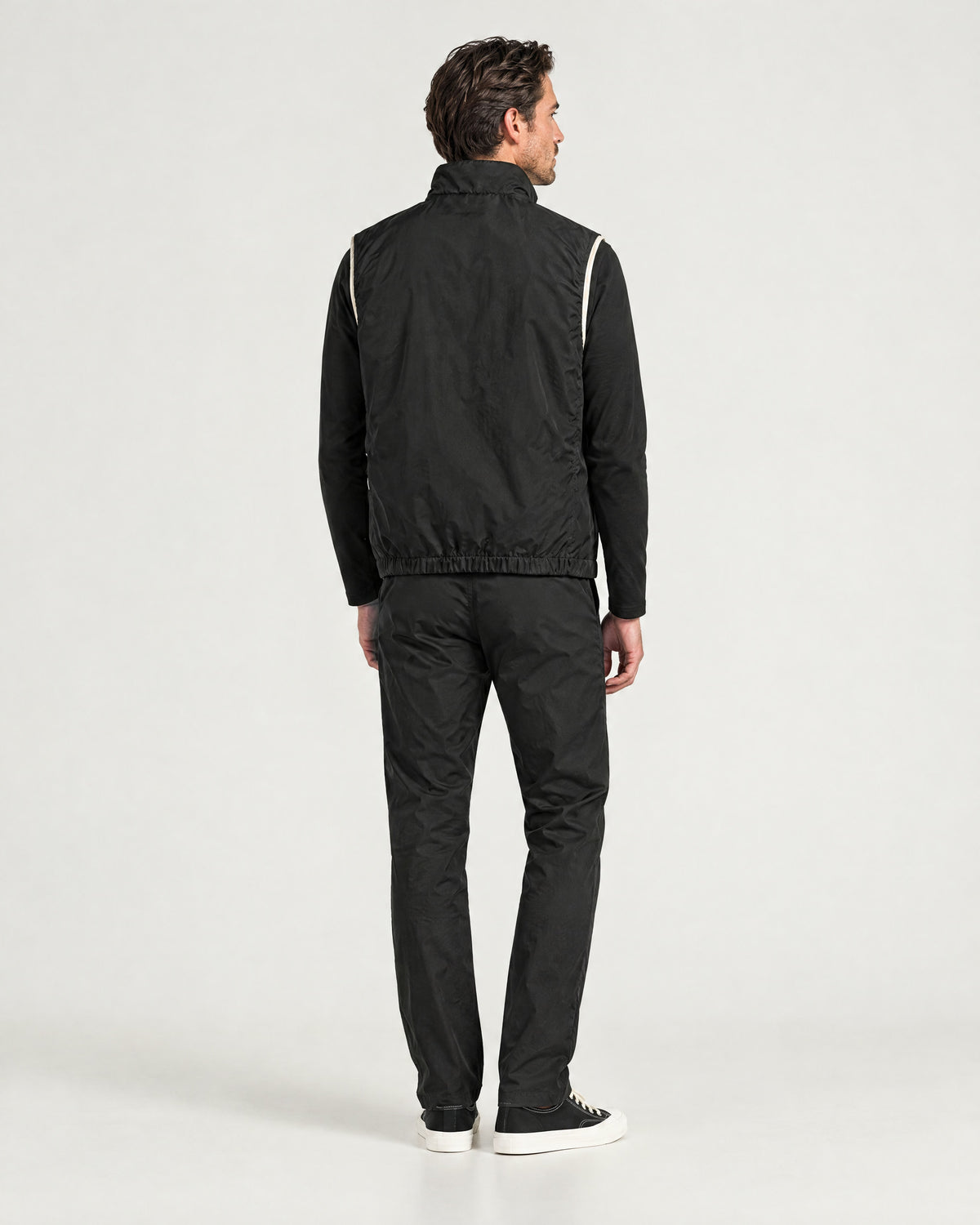 Romimi Reverso Set in Black, back view, worn
