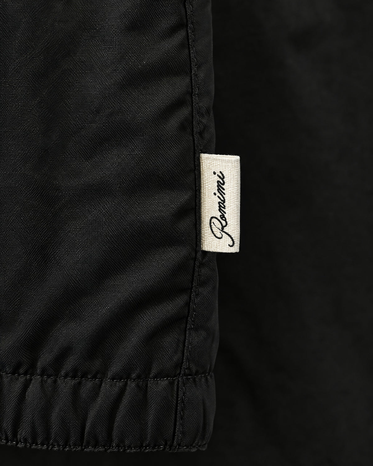 Romimi Reverso Set in Black, label close-up