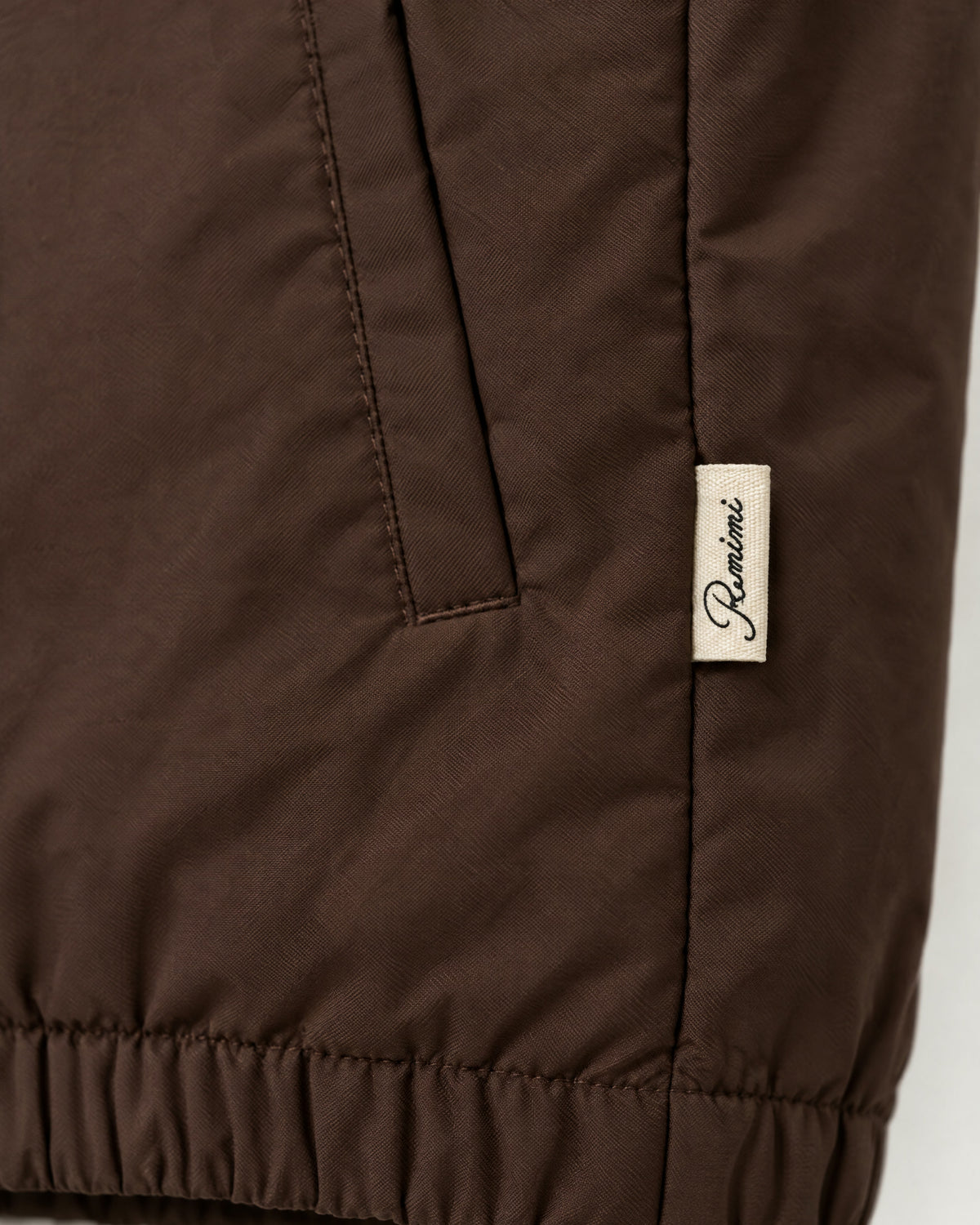 Romimi Reverso Set in Brown / Camel Tee, label close-up