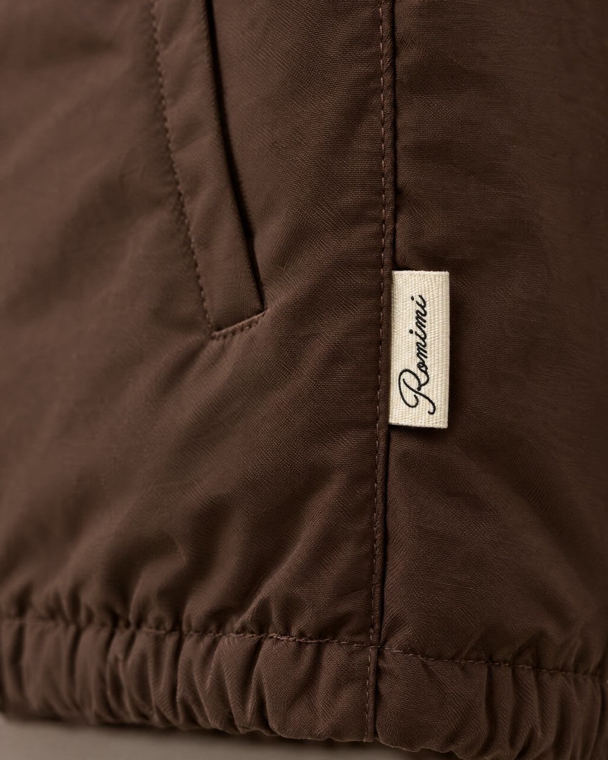 Romimi Reverso Set in Brown, label close-up