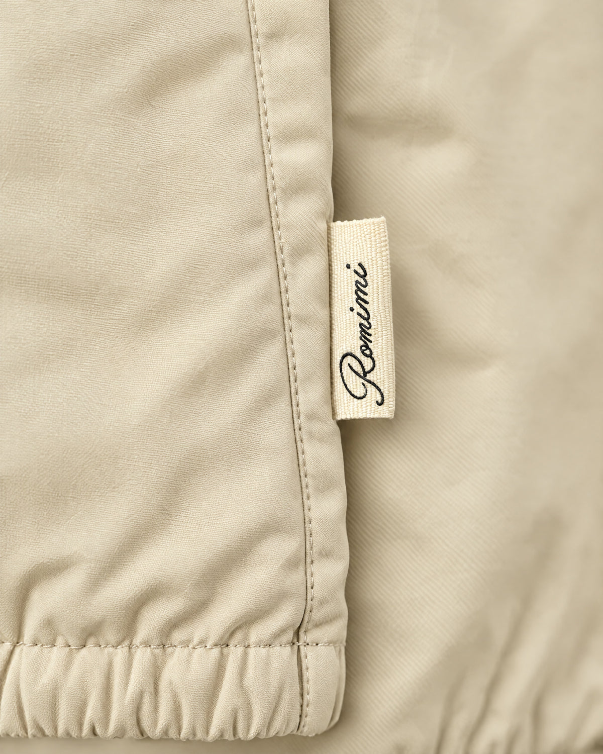 Romimi Reverso Set in Cream / Black, label close-up