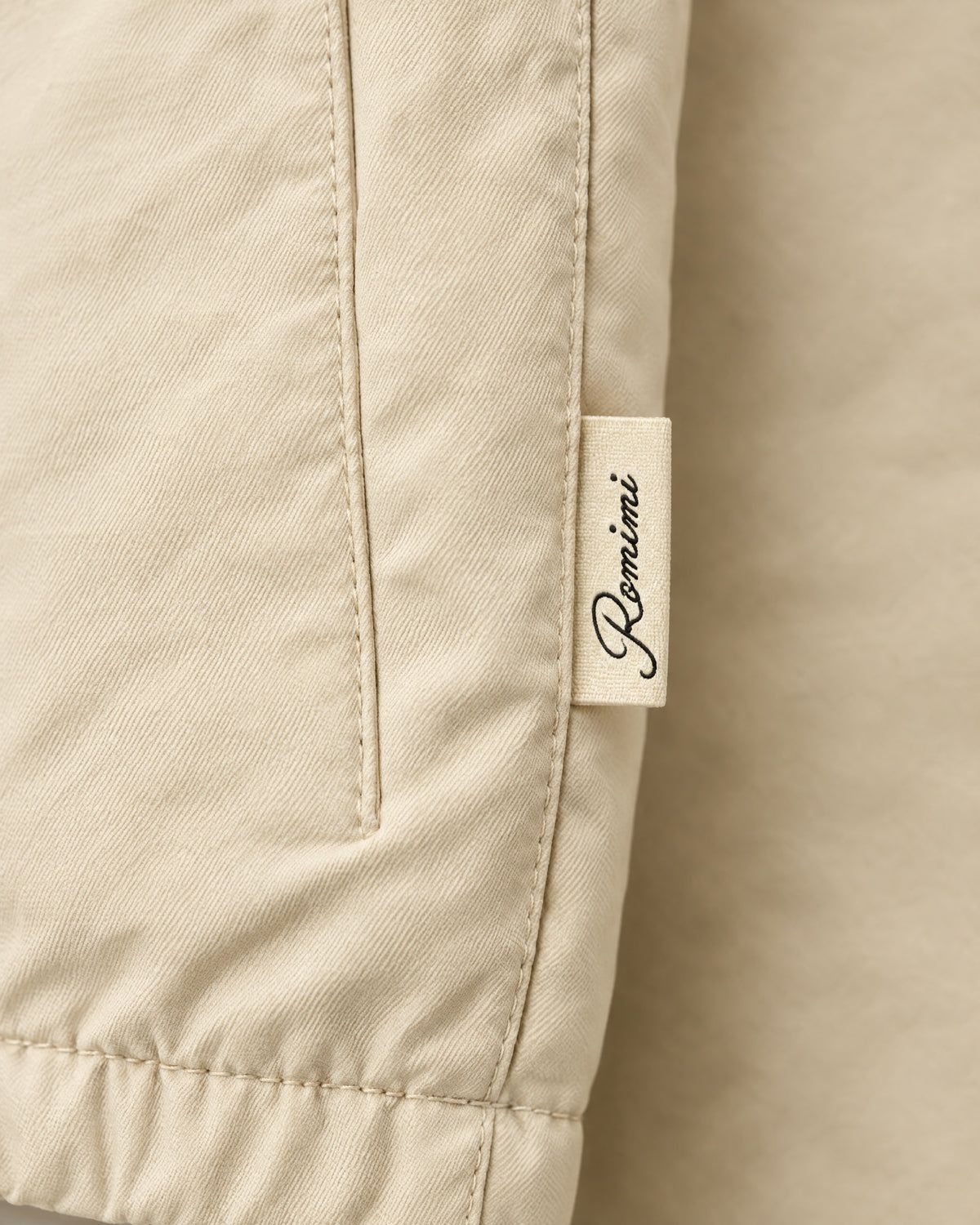 Romimi Reverso Set in Cream / Olive, label close-up