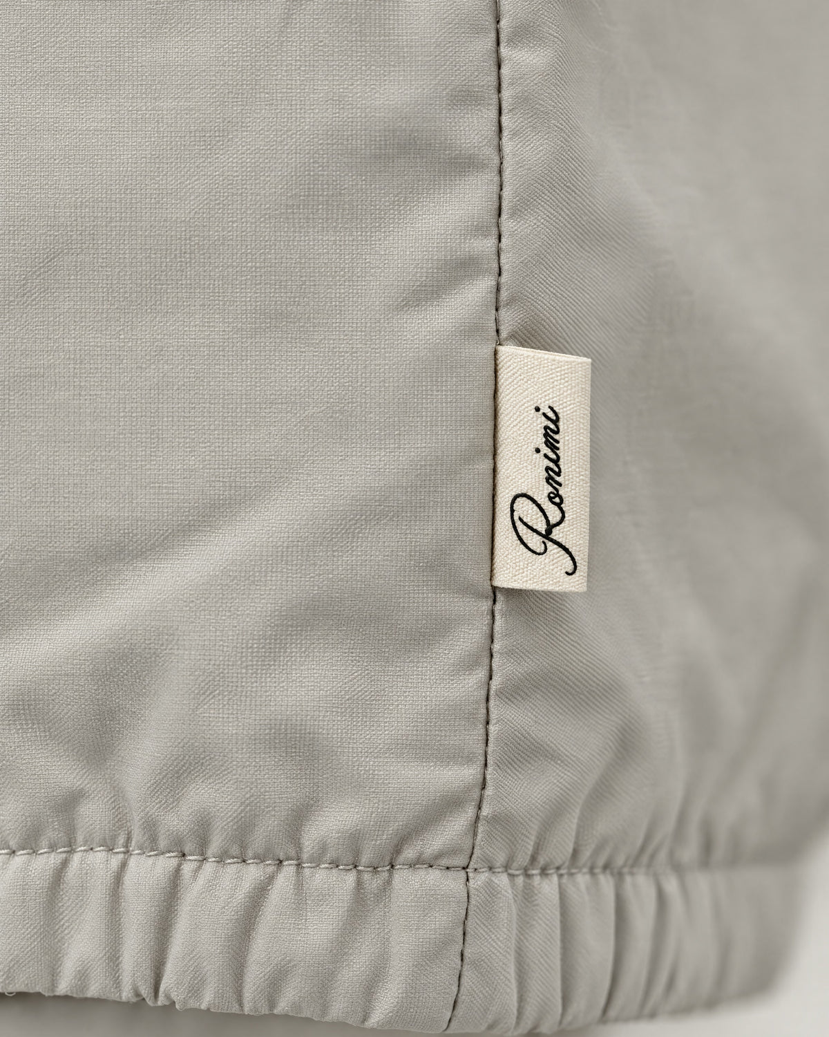 Romimi Reverso Set in Light Grey / Grey, label close-up