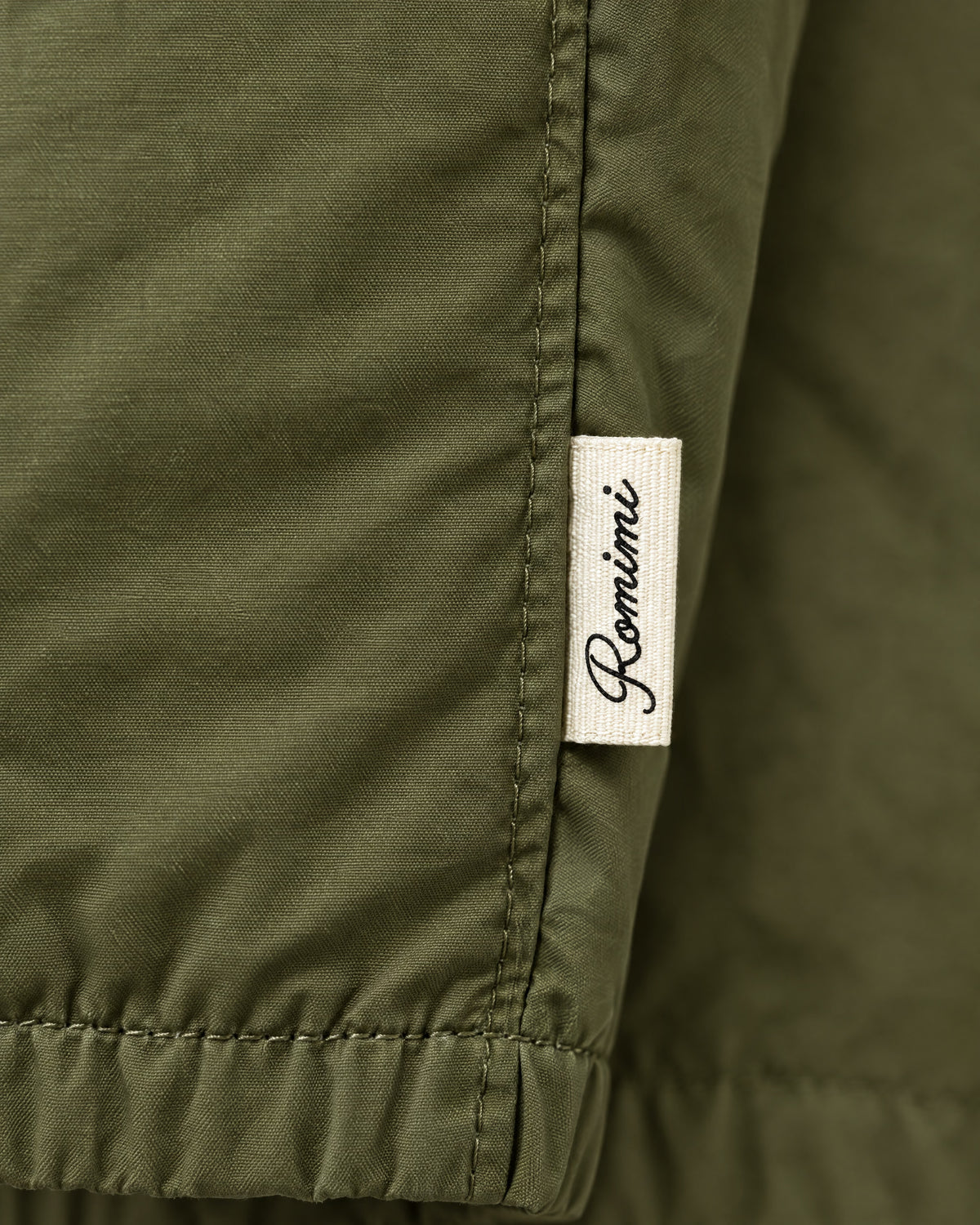 Romimi Reverso Set in Olive, label close-up